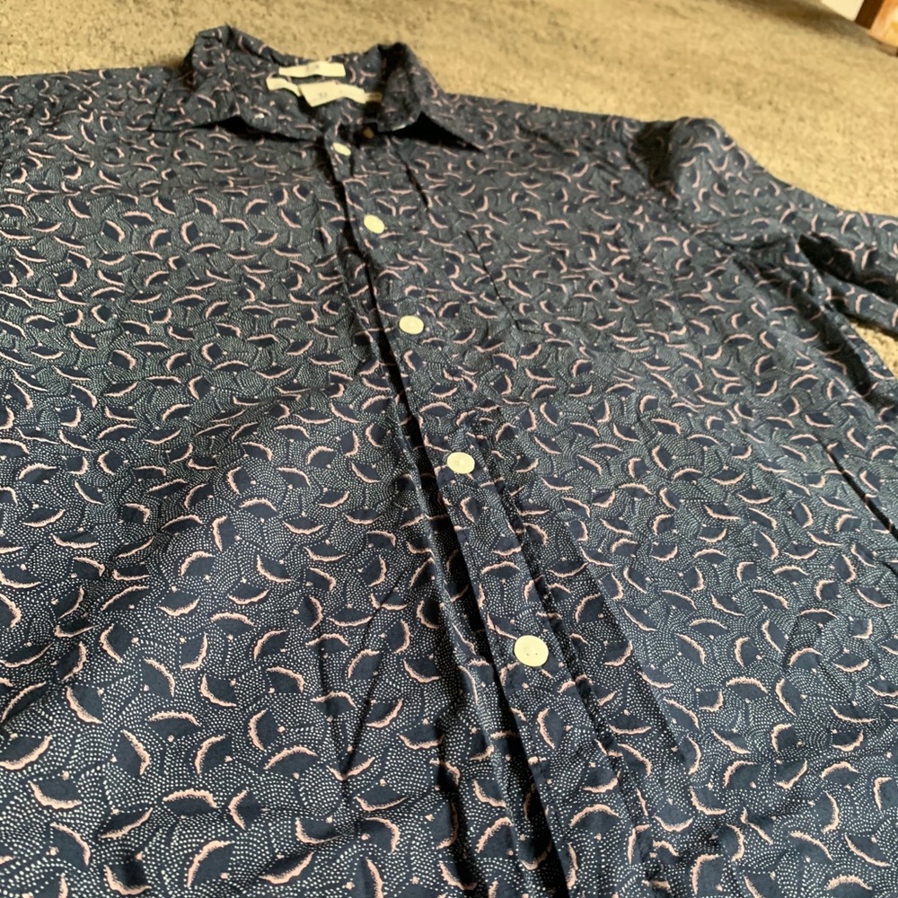 Fun patterned button down shirt - Picture 7 of 8